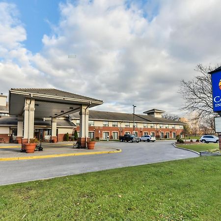Comfort Inn & Suites Ambassador Bridge Windsor Esterno foto