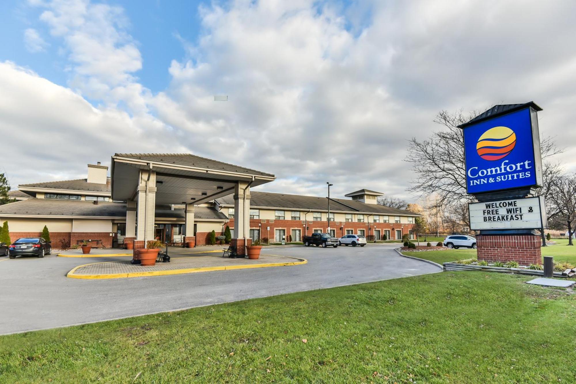 Comfort Inn & Suites Ambassador Bridge Windsor Esterno foto