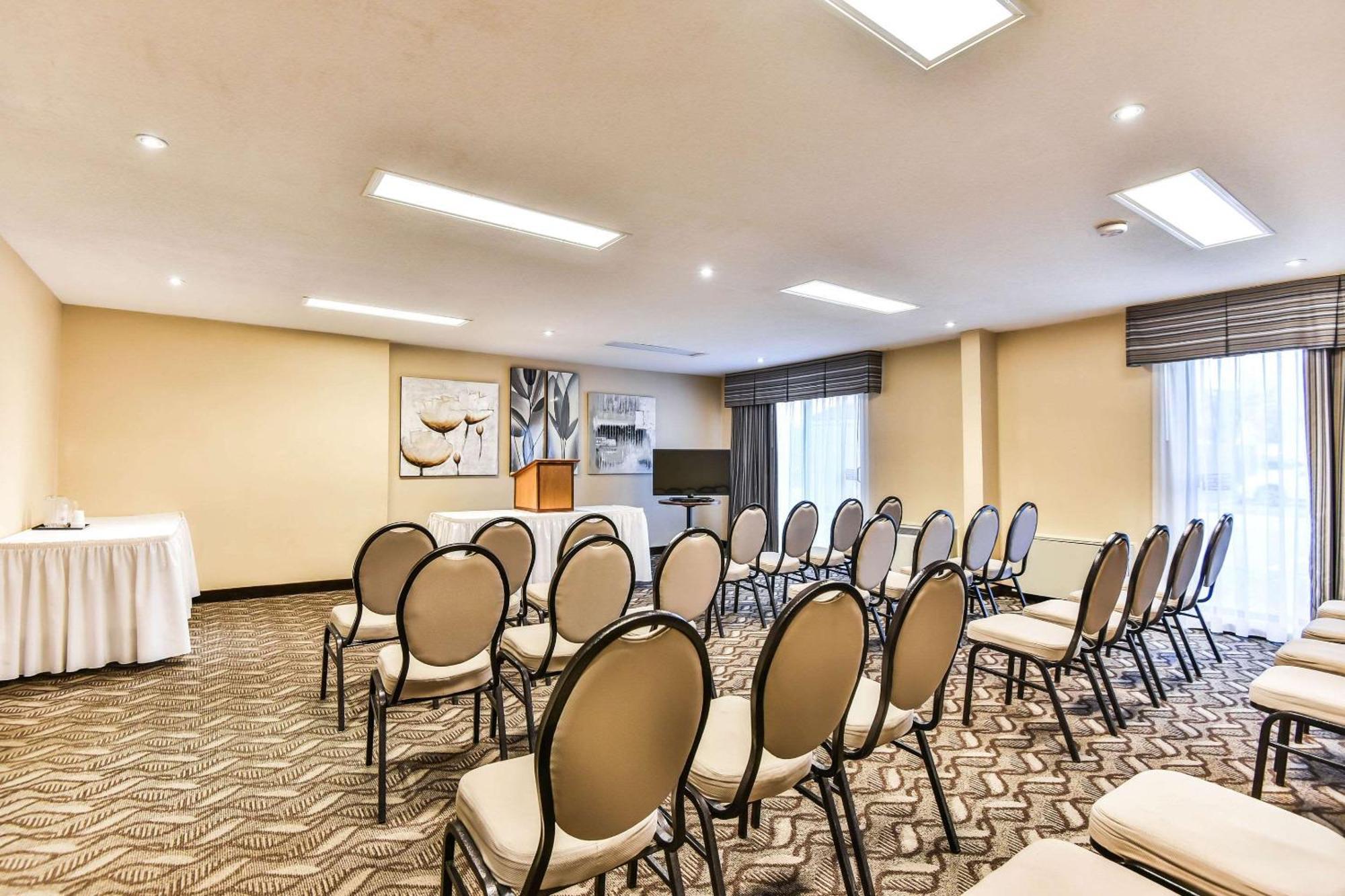 Comfort Inn & Suites Ambassador Bridge Windsor Esterno foto