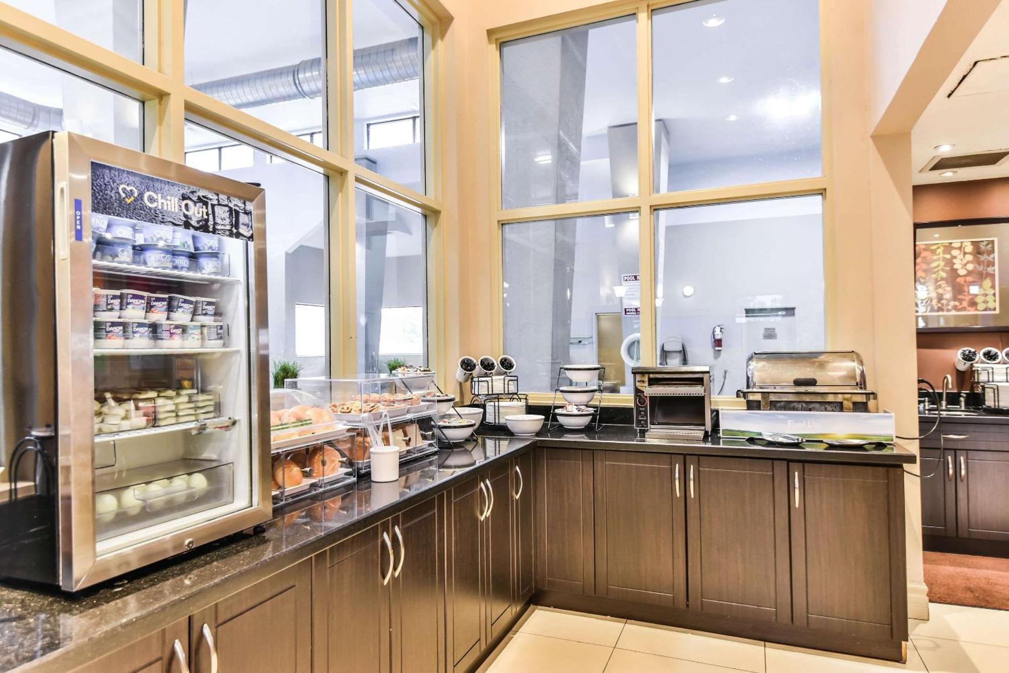 Comfort Inn & Suites Ambassador Bridge Windsor Esterno foto