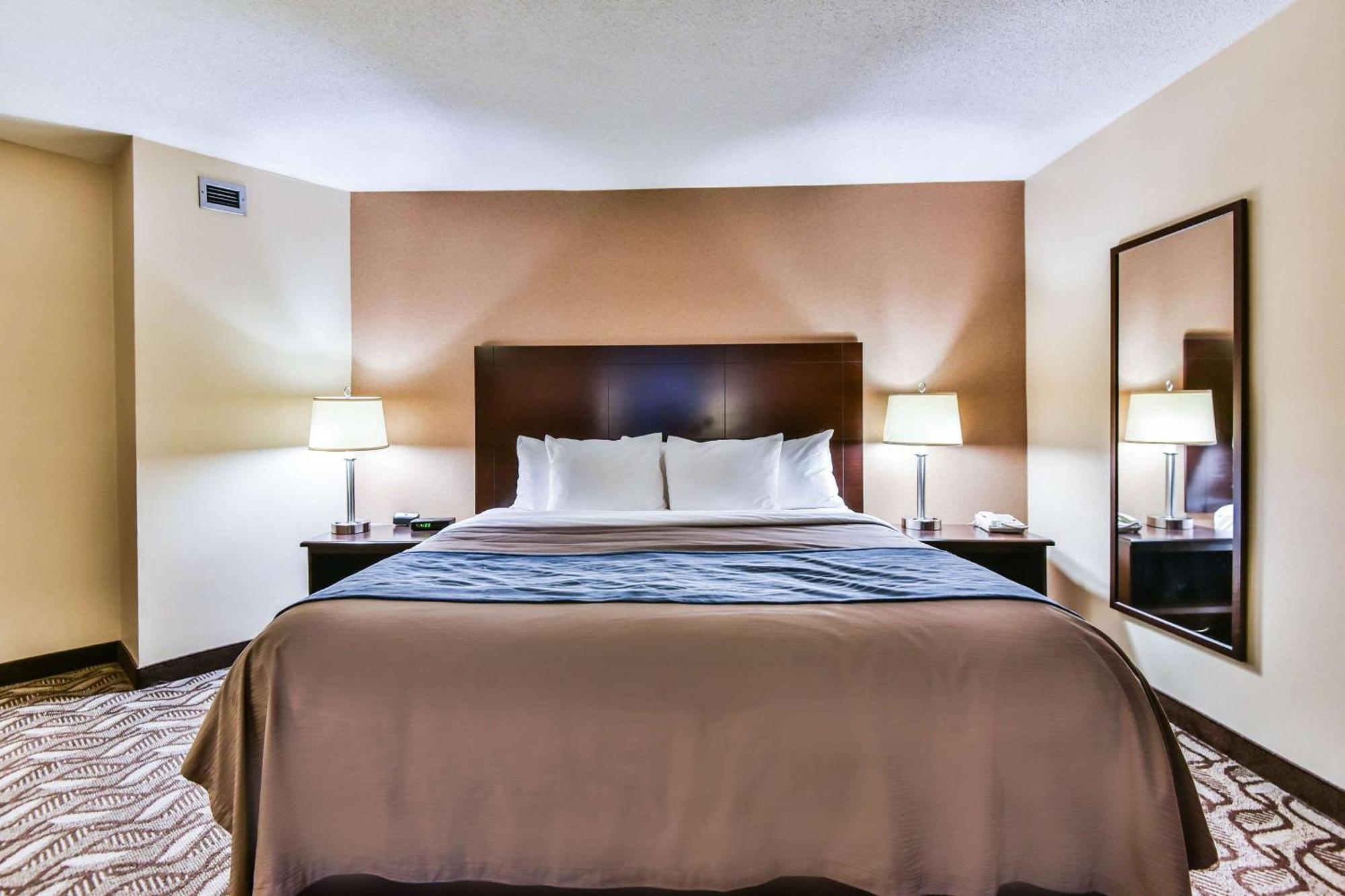 Comfort Inn & Suites Ambassador Bridge Windsor Esterno foto