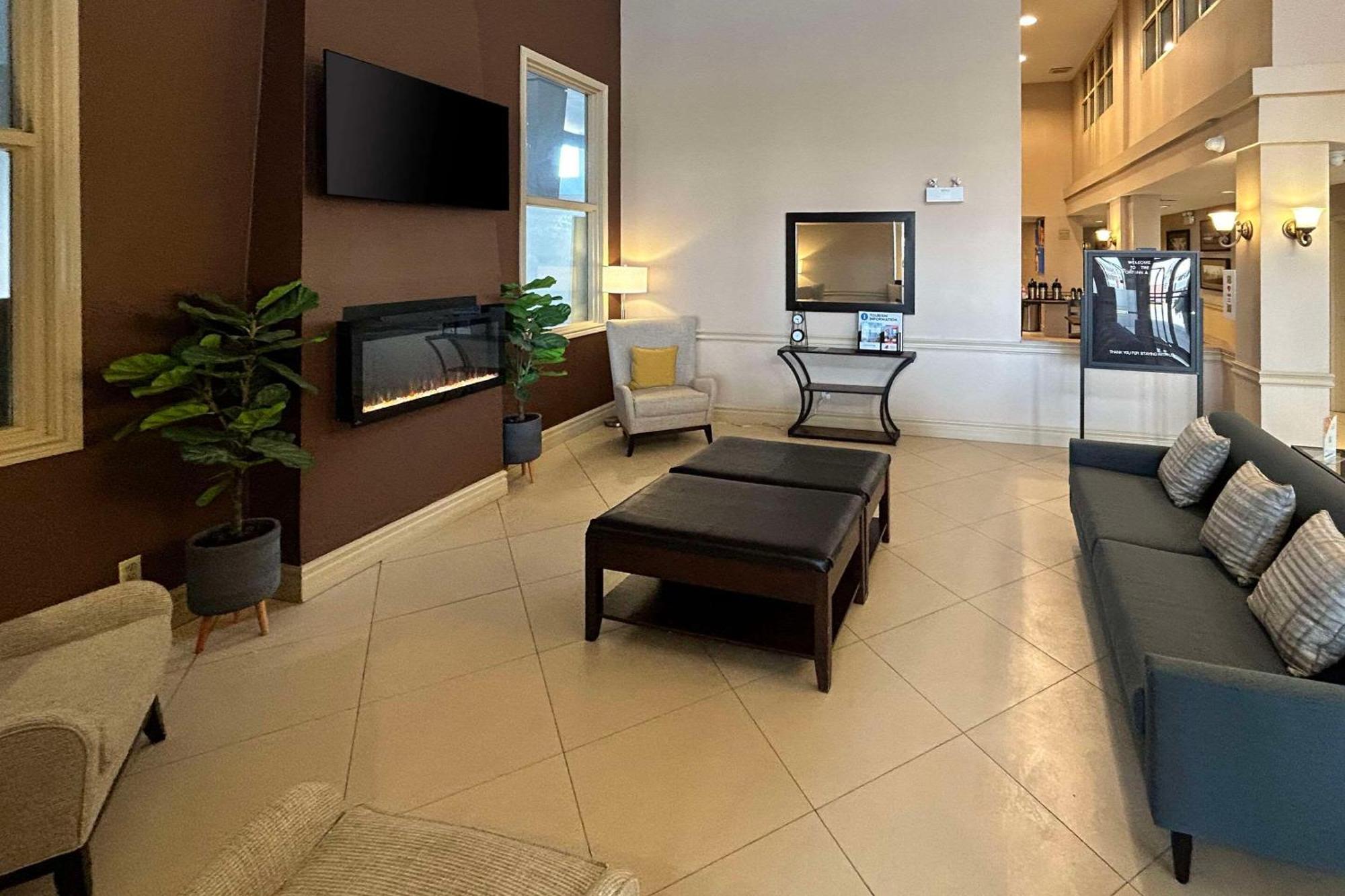 Comfort Inn & Suites Ambassador Bridge Windsor Esterno foto