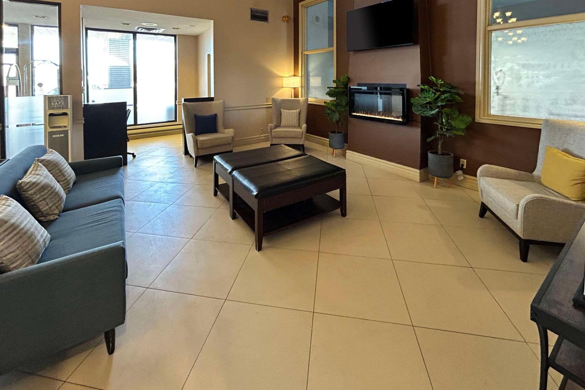 Comfort Inn & Suites Ambassador Bridge Windsor Esterno foto