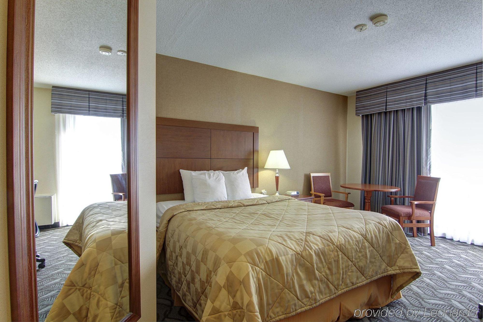 Comfort Inn & Suites Ambassador Bridge Windsor Esterno foto