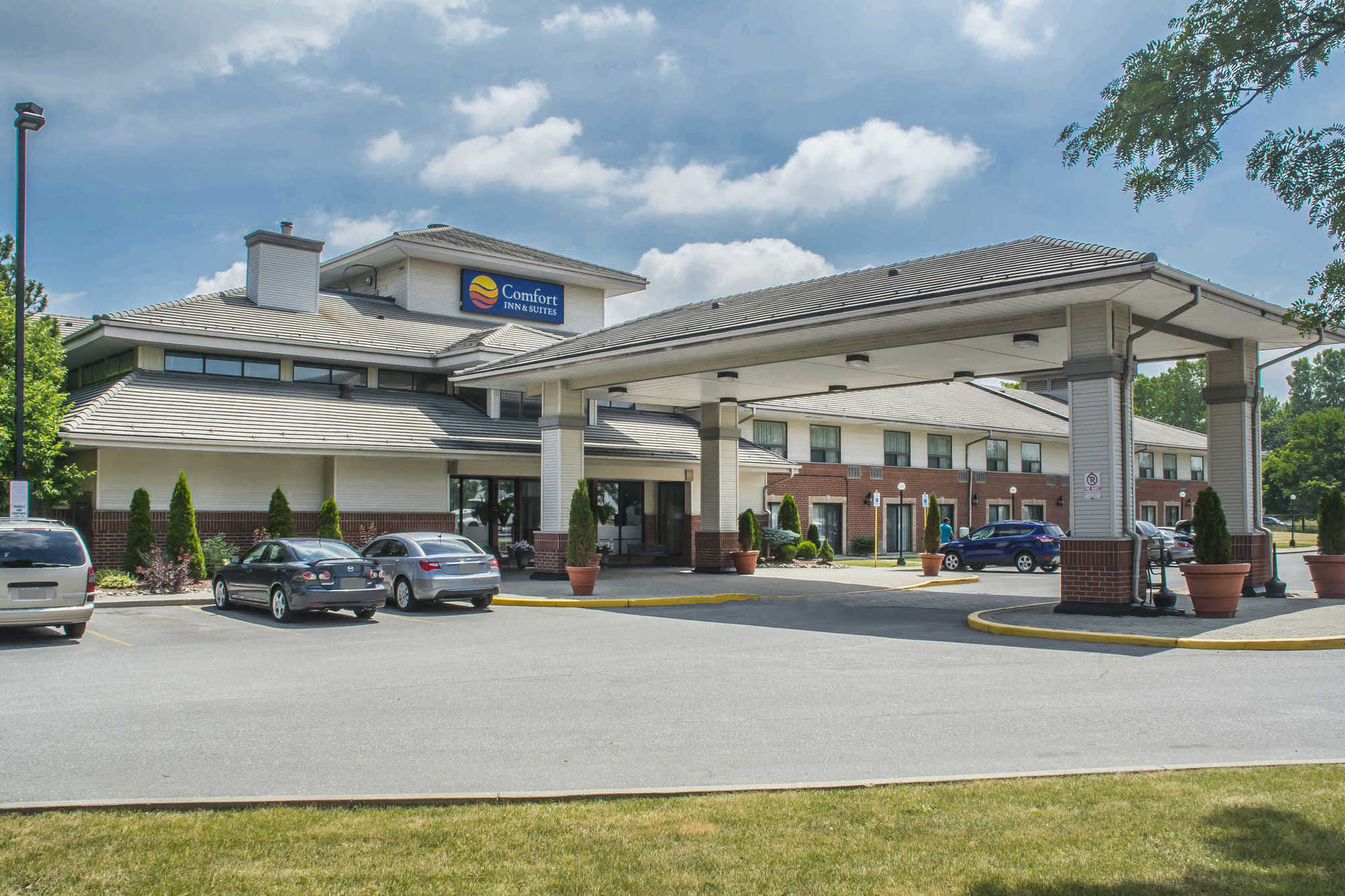 Comfort Inn & Suites Ambassador Bridge Windsor Esterno foto