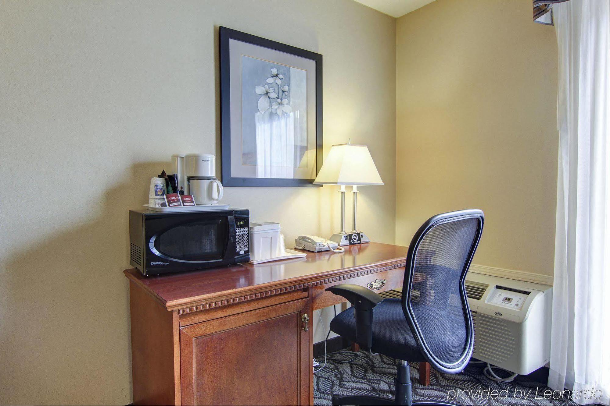 Comfort Inn & Suites Ambassador Bridge Windsor Esterno foto