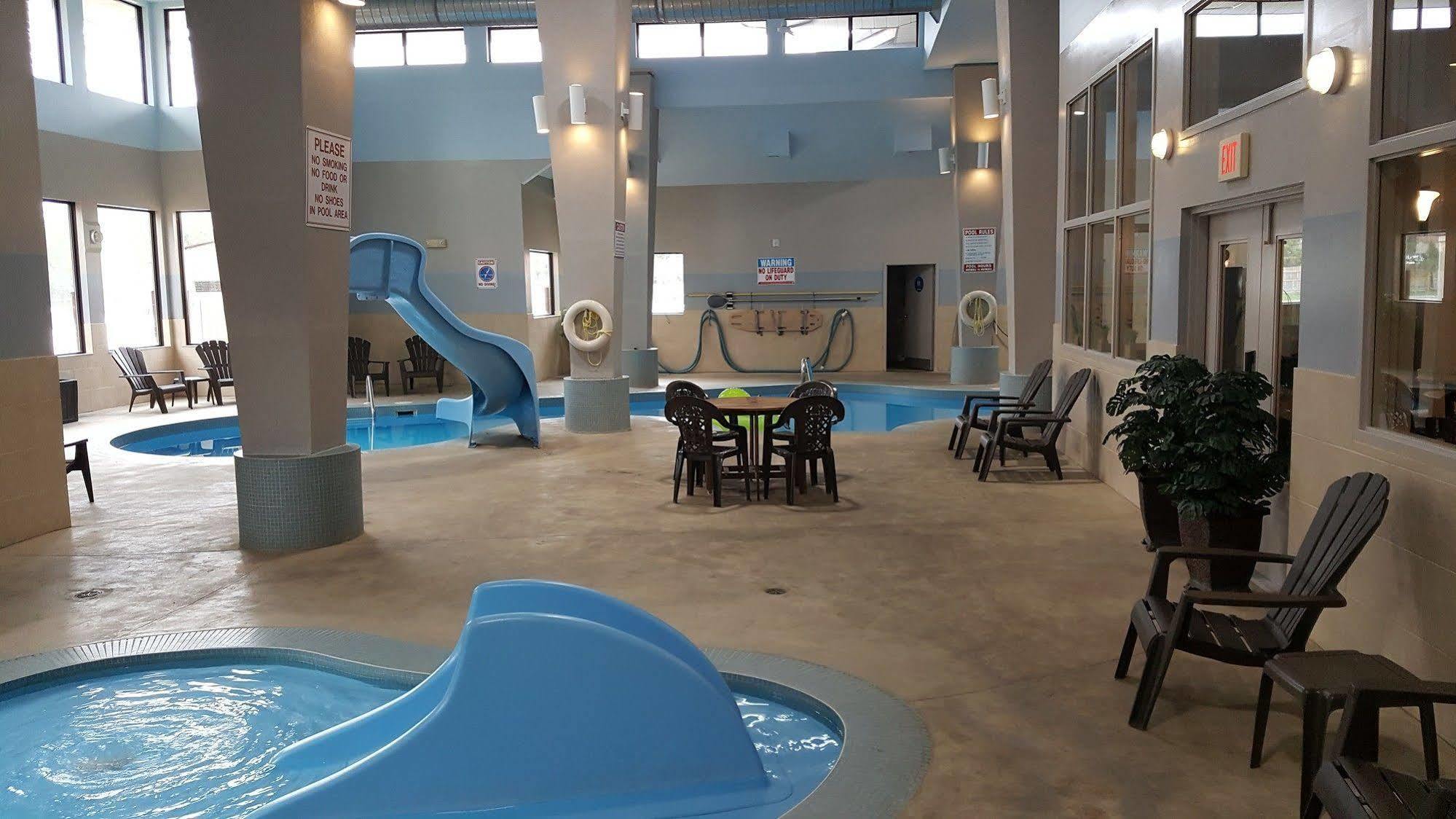 Comfort Inn & Suites Ambassador Bridge Windsor Esterno foto